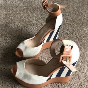 Jessica Simpson wedged